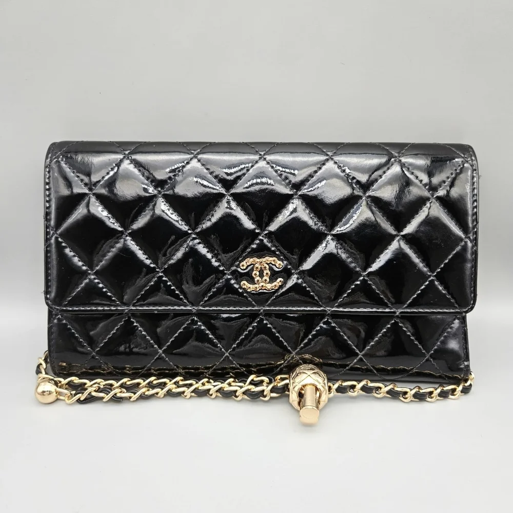 🖤CHANEL Authentic Black Quilted Patent Leather Clutch/Wallet🖤